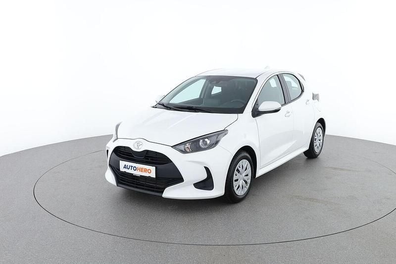 Weiß Gebraucht 2024 Toyota Yaris Active Limousine | € 19.190 (Fairer Preis) - Bild 1/3