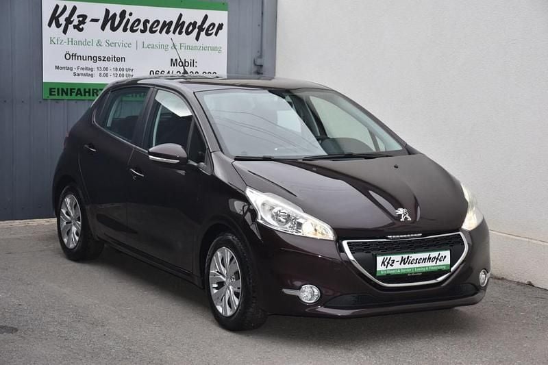 Schwarz Gebraucht 2012 Peugeot 208 Active Kleinwagen | € 5.890 (Teuer) - Bild 1/4