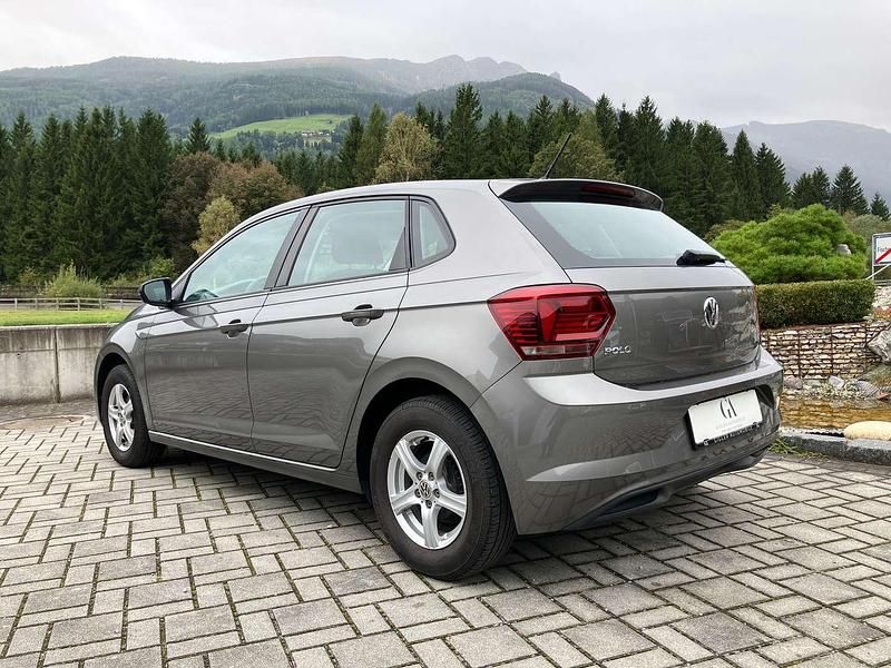 Gebraucht VW Polo 65 PS (47 kW) 2017 Grau Limousine