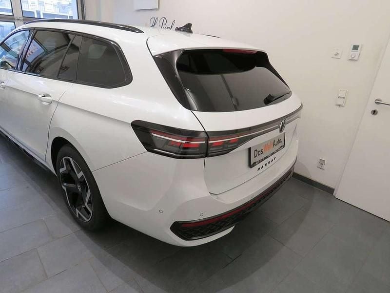 Gebraucht VW Passat R-line 193 PS (141 kW) 2025 Weiß Kombi