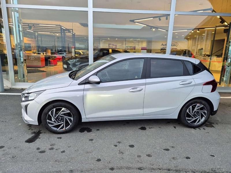 Neu Hyundai i20 79 PS (58 kW) 2025 Grau Limousine