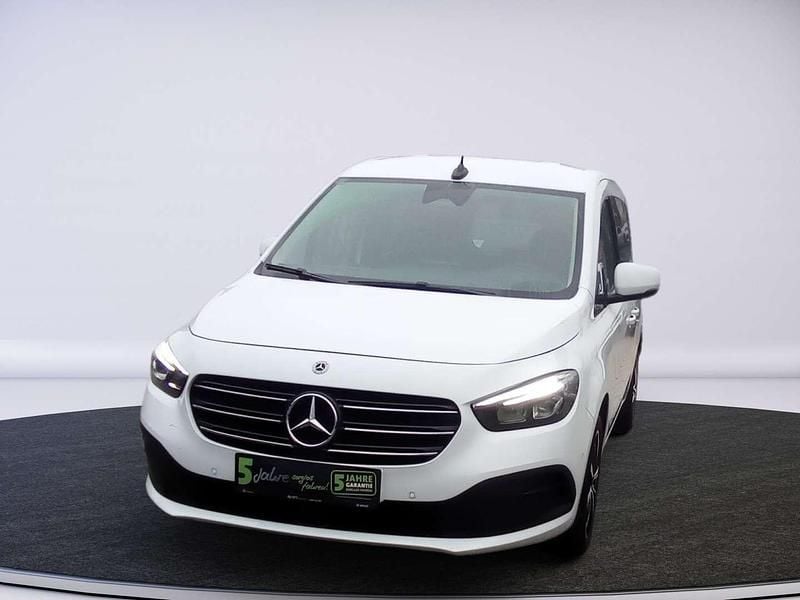 Gebraucht Mercedes T180 Style 116 PS (85 kW) 2023 Weiß Van / Kleinbus