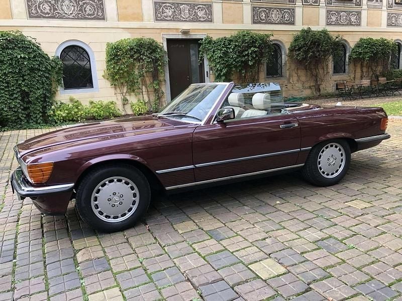 Rot Gebraucht 1986 Mercedes SL300 Cabrio | € 52.500 - Bild 1/4