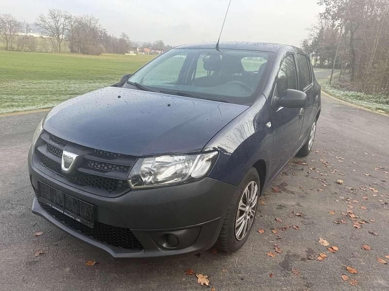 Blau Gebraucht 2015 Dacia Sandero Limousine | € 3.300 (Fairer Preis) - Bild 1/4