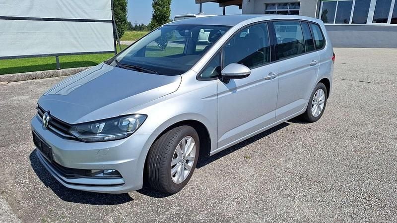 Silber Gebraucht 2017 VW Touran Comfortline Van / Kleinbus | € 12.700 (Fairer Preis) - Bild 1/4