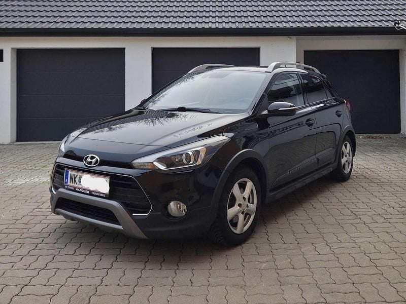 Schwarz Gebraucht 2016 Hyundai i20 Active Limousine | € 9.000 (Superpreis) - Bild 1/4