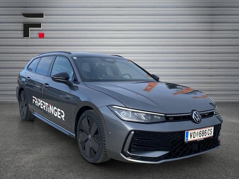 Gebraucht VW Passat Sport 150 PS (110 kW) 2026 Mittelgrau  normal Kombi