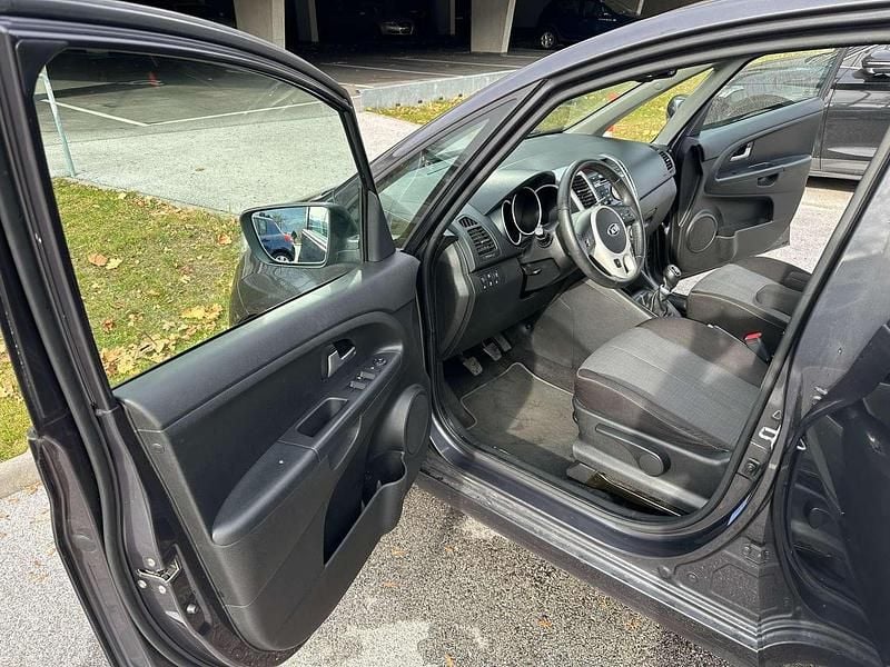 Gebraucht Kia Venga Classic 90 PS (66 kW) 2014 Grau Kleinwagen