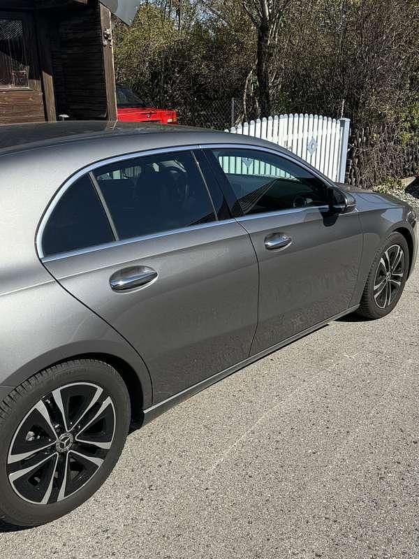 Gebraucht Mercedes A180 136 PS (100 kW) 2023 Grau Limousine