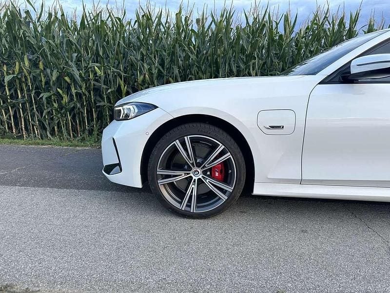 Gebraucht BMW 330e M Performance 292 PS (214 kW) 2022 Weiß Kombi