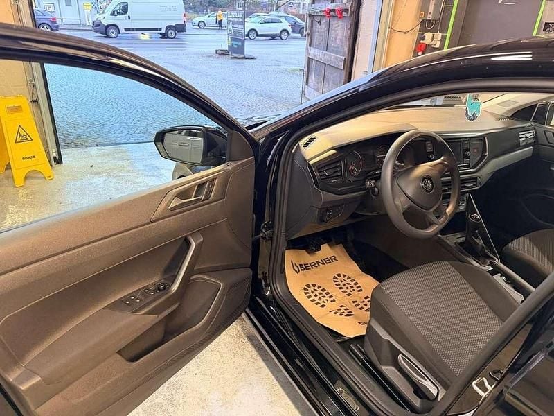 Gebraucht VW Polo 65 PS (47 kW) 2018 Schwarz Kleinwagen