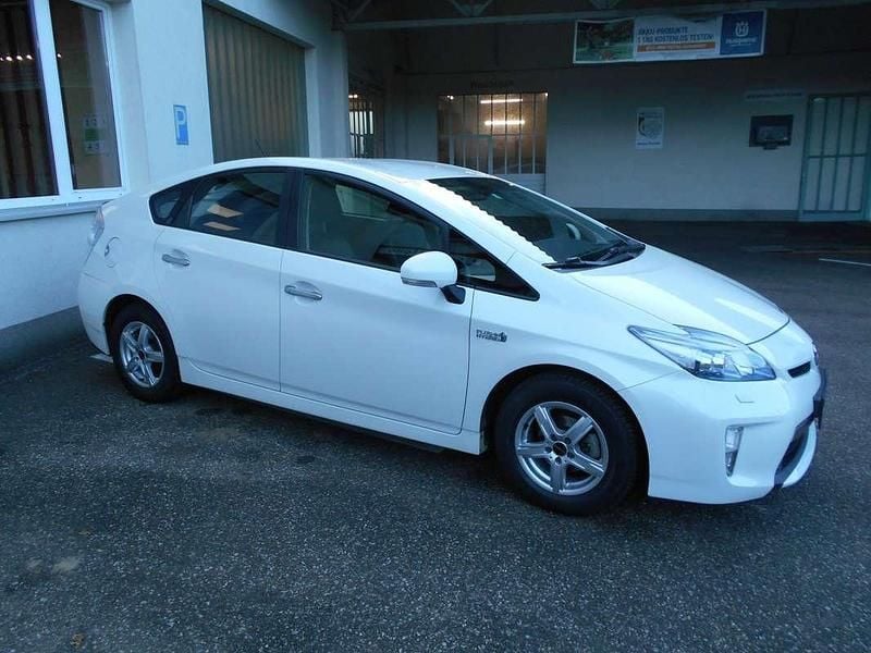 Weiß Gebraucht 2012 Toyota Prius Premium Limousine | € 10.490 - Bild 1/4