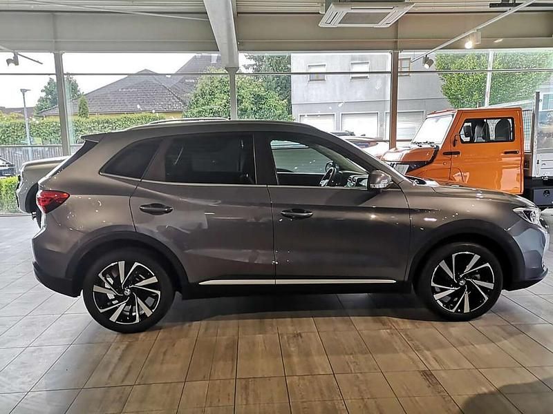 Neu MG ZS Luxury 102 PS (75 kW) 2025 Grau SUV