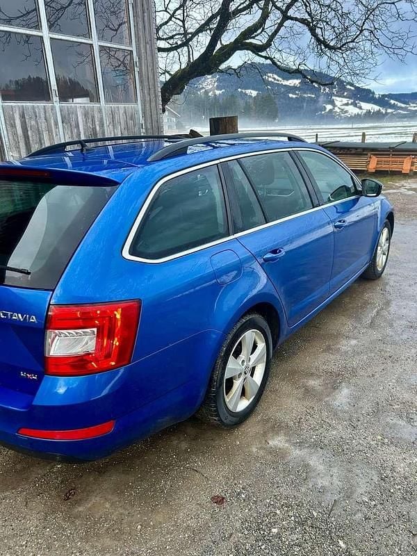 Gebraucht Skoda Octavia Elegance 150 PS (110 kW) 2015 Blau Kleinwagen