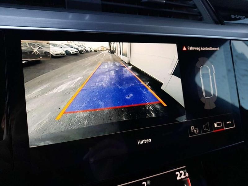 Gebraucht Audi e-tron S-Line 300 kW (408 PS) 2021 Grau SUV