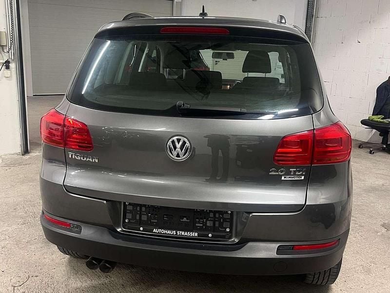 Gebraucht VW Tiguan Trendline 110 PS (80 kW) 2016 Grau SUV