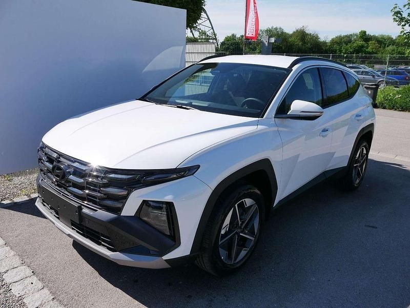 Weiß Gebraucht 2024 Hyundai Tucson GO! SUV | € 37.487 (Fairer Preis) - Bild 1/4