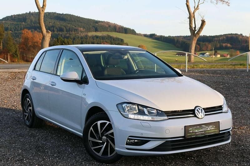 Grau Gebraucht 2018 VW Golf VII Limousine | € 14.450 (Fairer Preis) - Bild 1/4