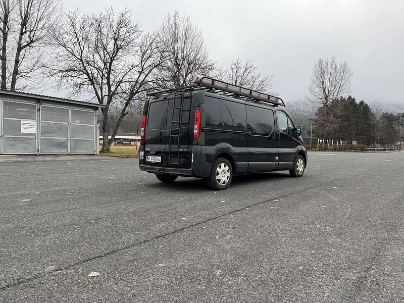 Gebraucht Opel Vivaro 145 PS (106 kW) 2011 Schwarz Van / Kleinbus