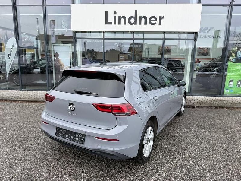 Gebraucht VW Golf VIII 110 PS (80 kW) 2023 Mittelgrau  normal Limousine