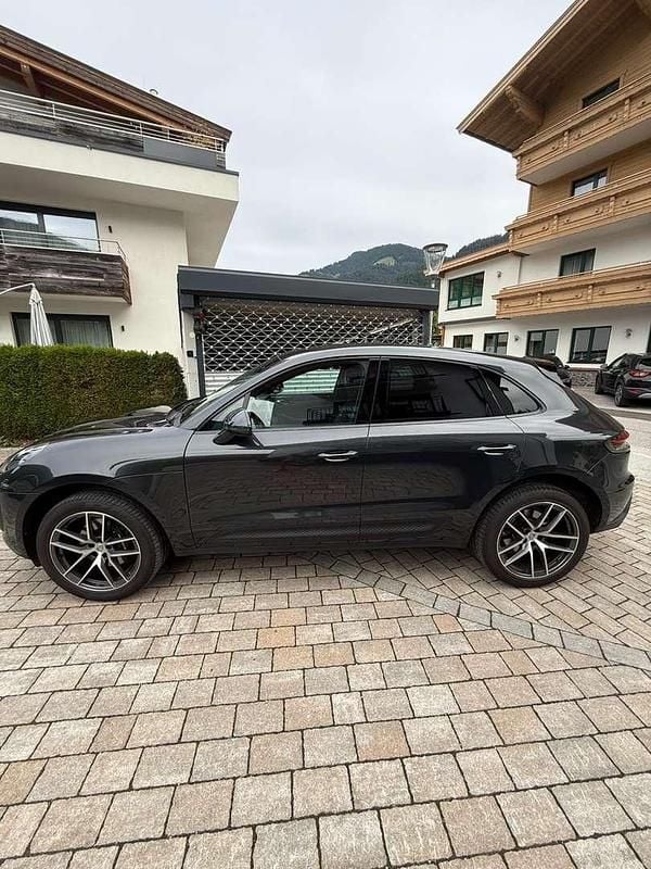 Grau Gebraucht 2022 Porsche Macan SUV | € 70.000 (Guter Preis) - Bild 1/4