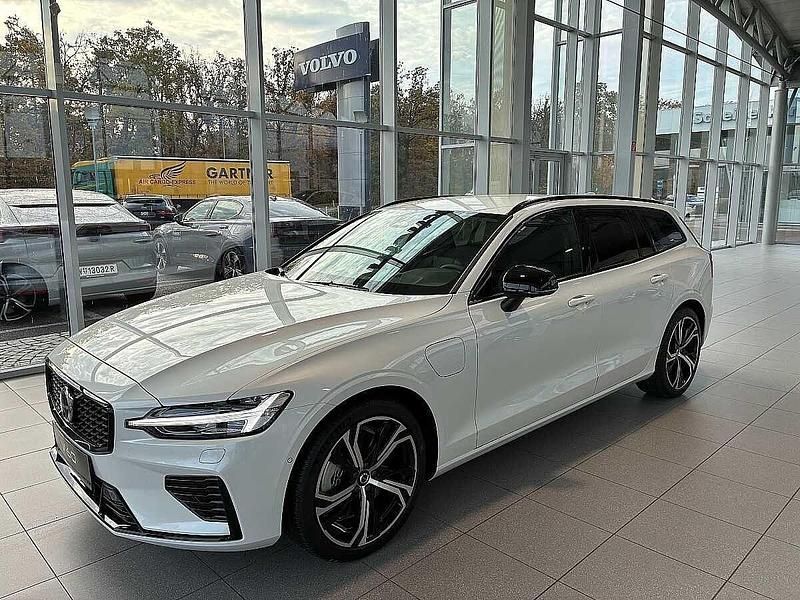 Gebraucht Volvo V60 252 PS (185 kW) 2025 Weiß Kombi