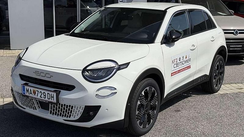 Weiß Gebraucht 2025 Fiat 600E La Prima SUV | € 34.710 (Teuer) - Bild 1/4