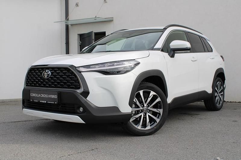 Weiss normal Neu 2025 Toyota Corolla Cross Active SUV | € 35.980 (Fairer Preis) - Bild 1/4