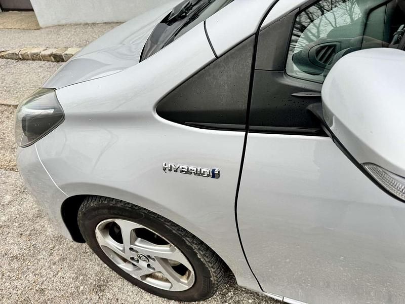 Gebraucht Toyota Yaris Hybrid Active 75 PS (55 kW) 2015 Limousine