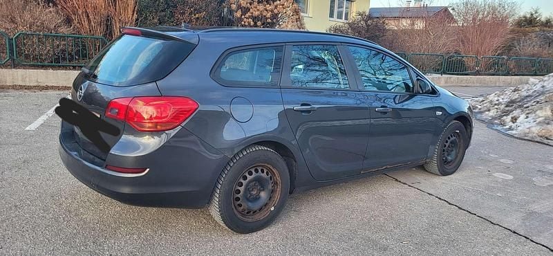 Grau Gebraucht 2011 Opel Astra Edition Kombi | € 2.300 (Fairer Preis) - Bild 1/4