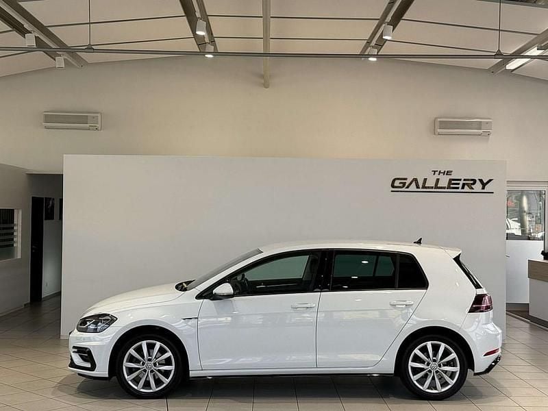 Weiß Gebraucht 2018 VW Golf VII Highline Limousine | € 19.960 (Etwas zu teuer) - Bild 1/4