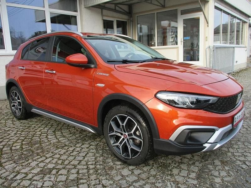 Gebraucht Fiat Tipo Cross 101 PS (74 kW) 2023 Orange Limousine