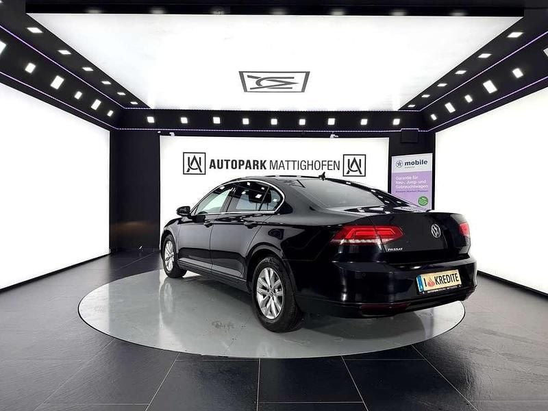 Gebraucht VW Passat 120 PS (88 kW) 2017 Schwarz Limousine