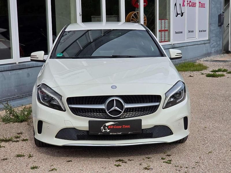 Gebraucht Mercedes A160 102 PS (75 kW) 2016 Weiß Kleinwagen