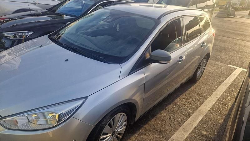Silber Gebraucht 2016 Ford Focus ST-Line Kombi | € 9.900 (Etwas zu teuer) - Bild 1/3