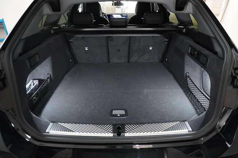 Gebraucht BMW 520 Efficient Dynamics 197 PS (144 kW) 2024 Saphirschwarz Kombi