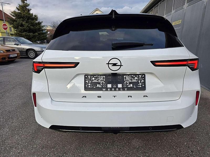 Neu Opel Astra 131 PS (96 kW) 2025 Weiß Kombi
