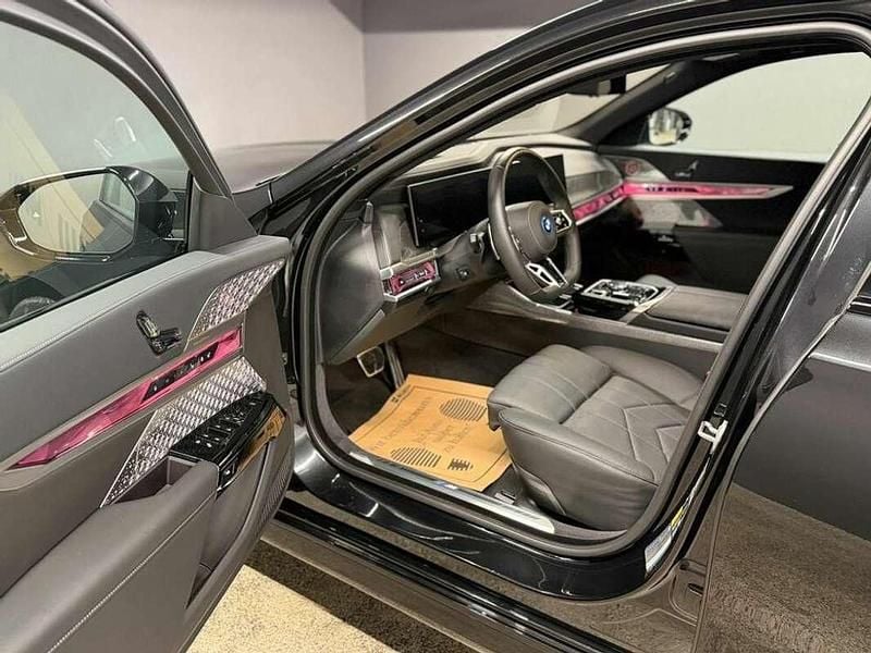 Gebraucht BMW 750e M Sport 490 PS (360 kW) 2025 Schwarz Limousine
