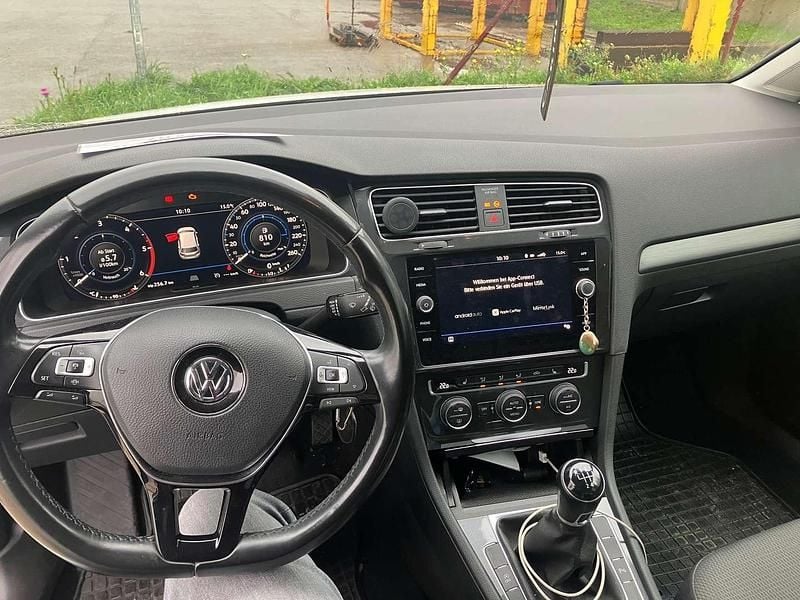 Gebraucht VW Golf VII 116 PS (85 kW) 2019 Weiß Limousine