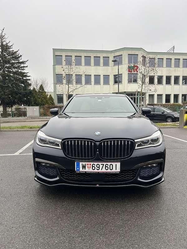 Blau Gebraucht 2017 BMW 740L M Performance Limousine | € 34.490 - Bild 1/4
