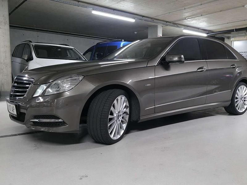 Gebraucht Mercedes E220 Avantgarde 170 PS (125 kW) 2012 Grau Limousine