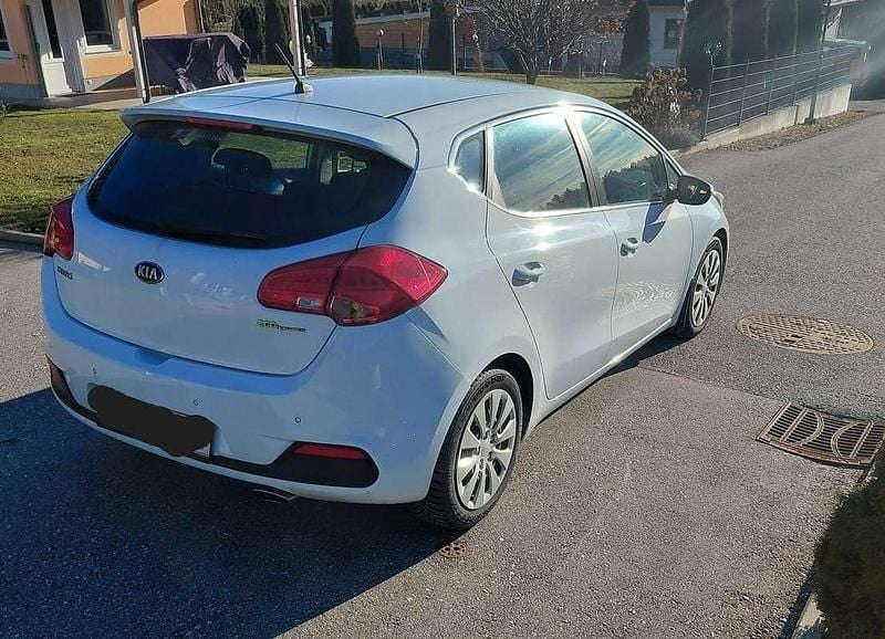 Gebraucht Kia Ceed Motion 90 PS (66 kW) 2014 Weiß Kleinwagen