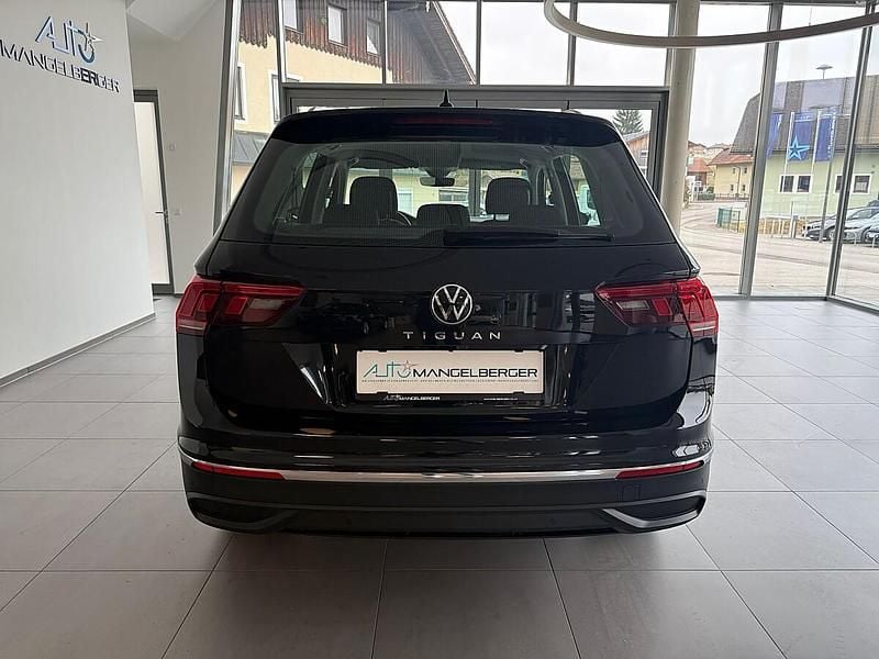 Gebraucht VW Tiguan Life 150 PS (110 kW) 2022 Deep black perleffekt SUV