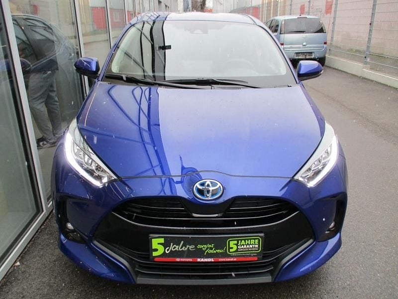 Gebraucht Toyota Yaris Hybrid Design 92 PS (67 kW) 2021 Blau Kleinwagen