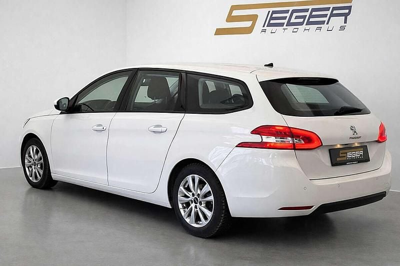 Gebraucht Peugeot 308 Active 131 PS (96 kW) 2020 Weiß Limousine