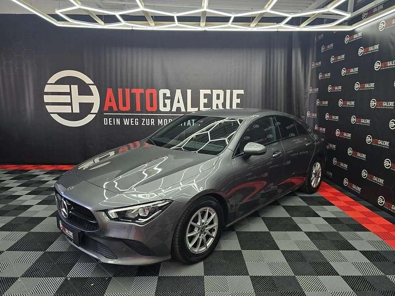 Grau Gebraucht 2020 Mercedes CLA200 Coupé | € 25.490 (Guter Preis) - Bild 1/4