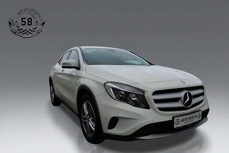 Gebraucht Mercedes GLA180 109 PS (80 kW) 2016 Weiß SUV