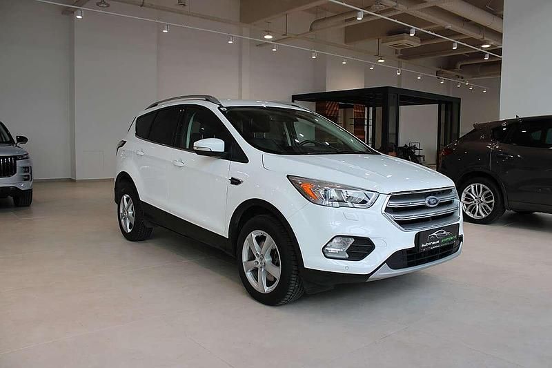 Weiß Gebraucht 2017 Ford Kuga Titanium SUV | € 15.900 (Fairer Preis) - Bild 1/4