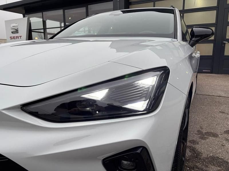 Neu Cupra Leon 150 PS (110 kW) 2026 Weiss  metallic Kombi