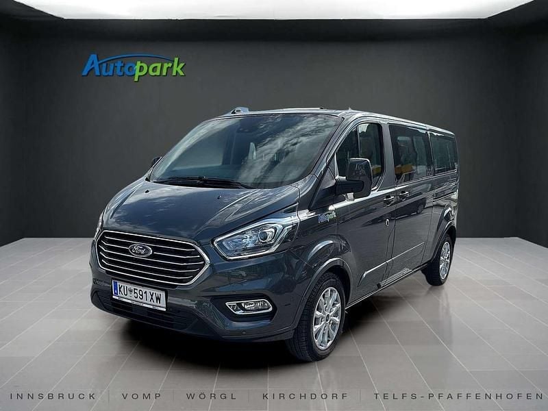 Gebraucht Ford Tourneo Custom Titanium 131 PS (96 kW) 2023 Grau Van